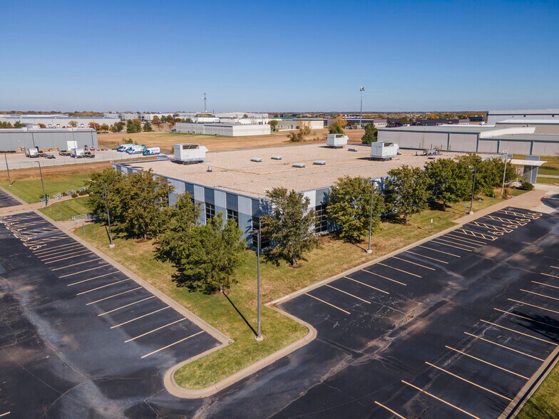 More Photos Of 8924 E 35th St, Wichita Office For Sale