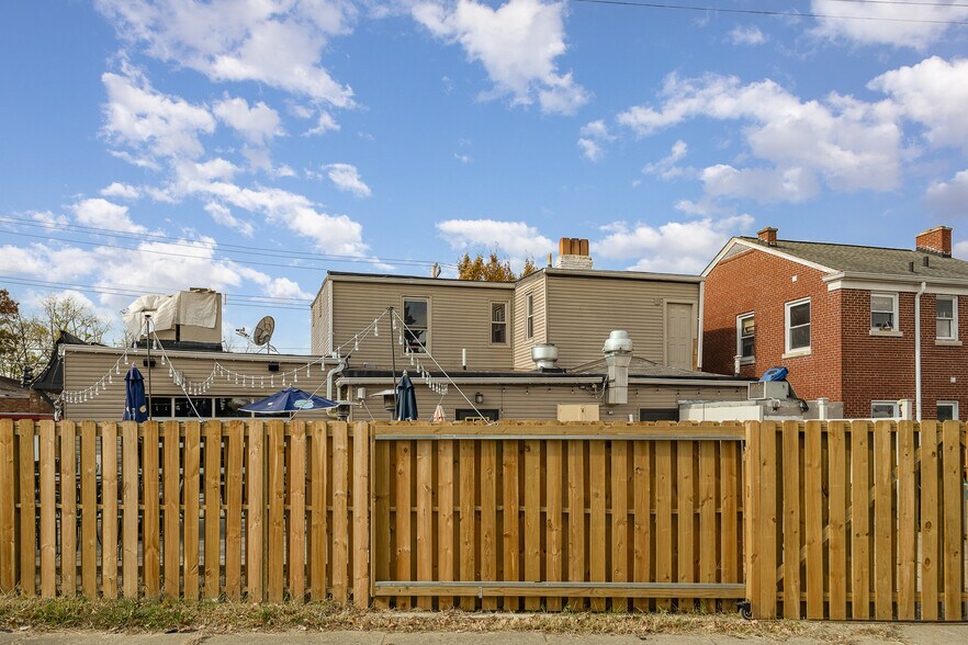 More Photos Of 3934-3938 Decoursey Ave, Covington Bar For Sale