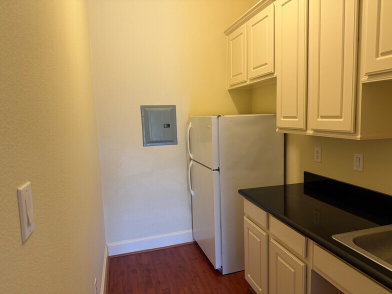 More Photos Of 13644 Breton Ridge St, Houston Medical For Sale