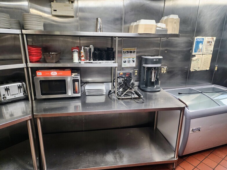 More Photos Of 8451 Ocean Gtwy, Easton Restaurant For Sale