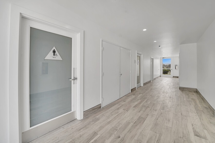 More Photos Of 2651-2675 Irvine Ave, Costa Mesa Storefront For Lease