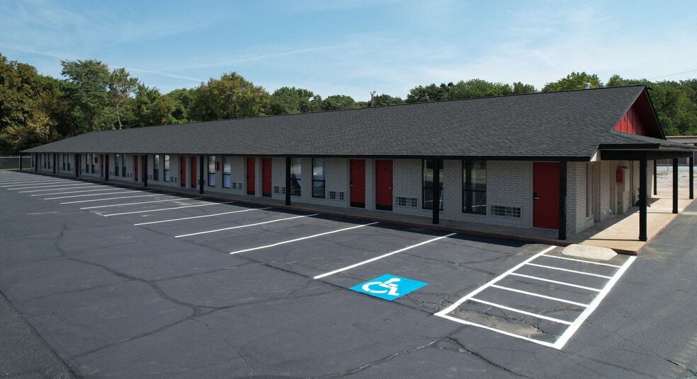 More Photos Of 10603 US Highway 59, Grove Self Storage For Sale