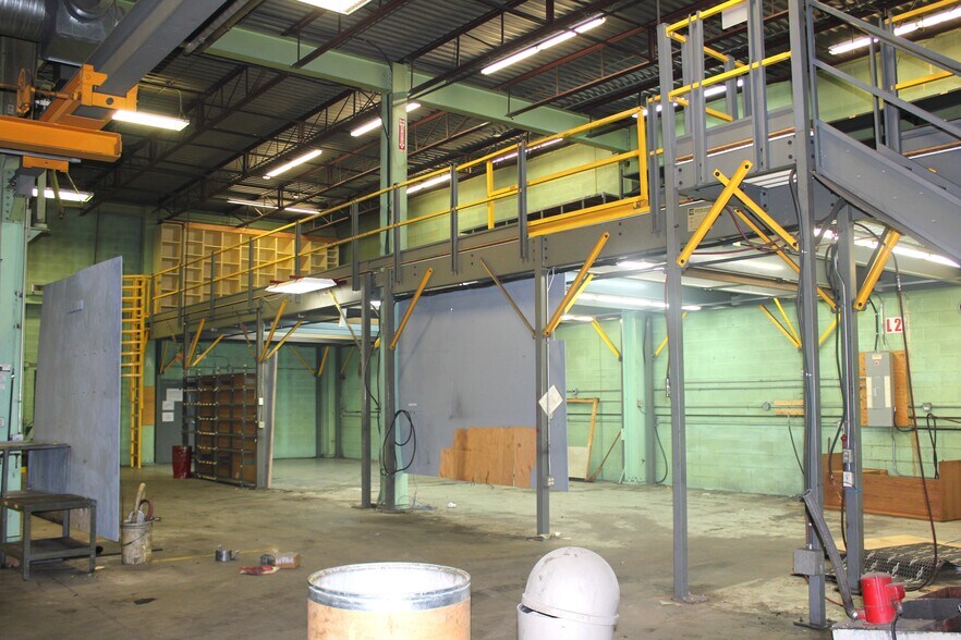 More Photos Of 1954 10 Av NW, Medicine Hat Warehouse For Sale