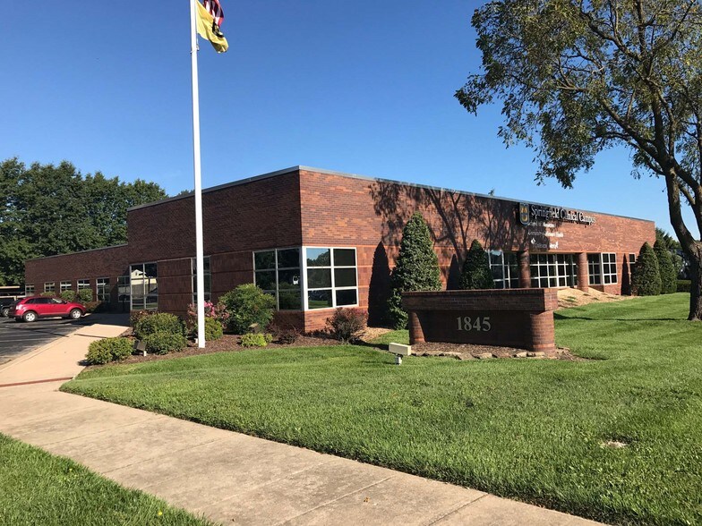 More Photos Of 1845 S National Ave, Springfield Office For Sale