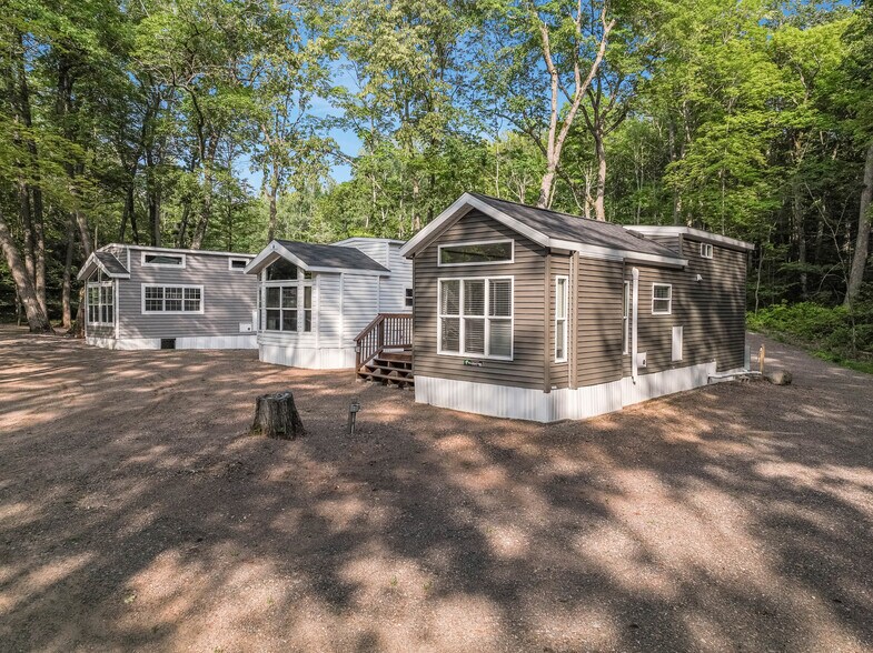 More Photos Of N1075 Eastside Rd, Birchwood Trailer Camper Park For Sale