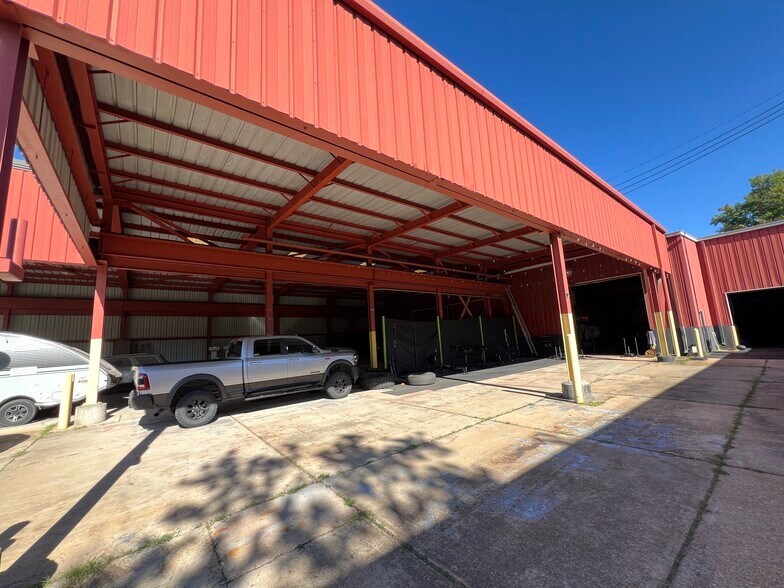More Photos Of 3235 Sutton Blvd, Saint Louis Warehouse For Sale