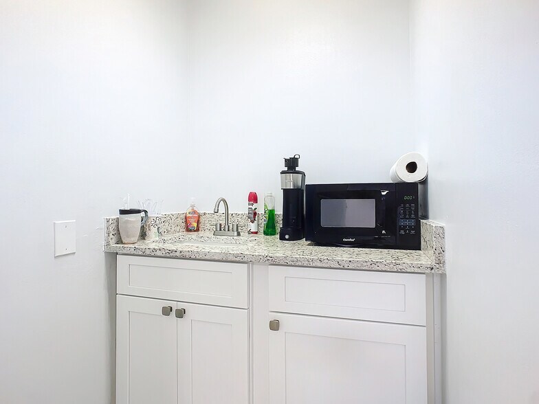 More Photos Of 405 Downing St, New Smyrna Beach Medical For Sale