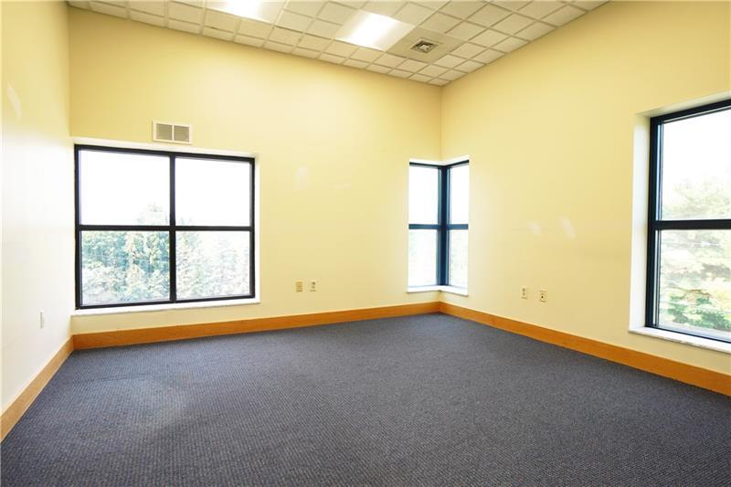 More Photos Of 10431 Perry Hwy, Wexford Office For Sale