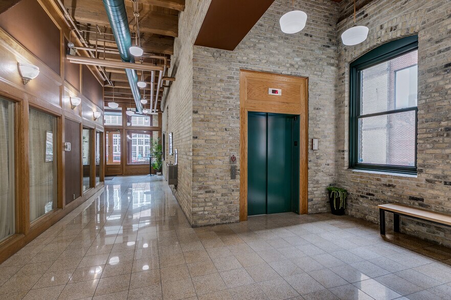 More Photos Of 413 Wacouta St, Saint Paul Office Residential For Lease