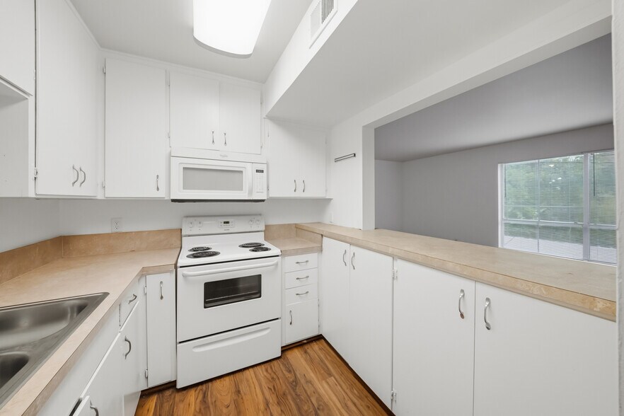 More Photos Of 611 S Ennis St, Bryan Apartments For Sale