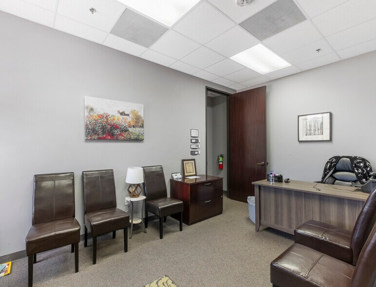 More Photos Of 52 Sugar Creek Center Blvd, Sugar Land Office For Lease