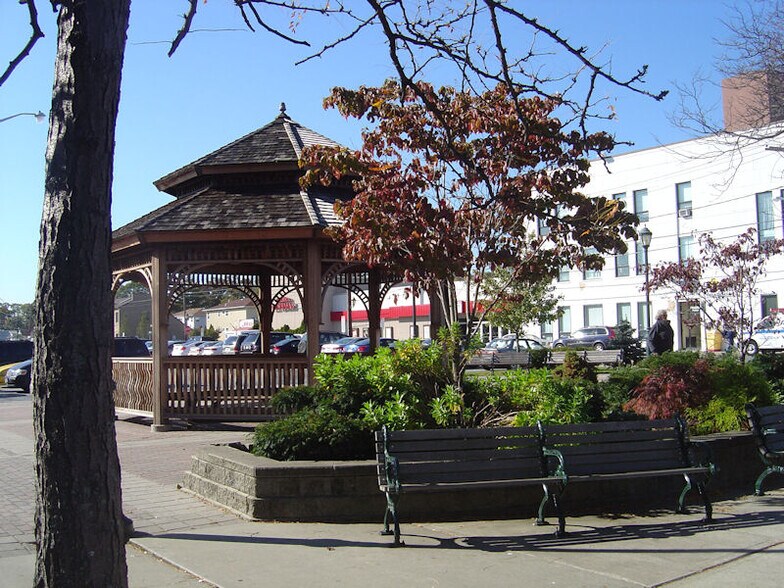 More Photos Of 31 Merrick Ave, Merrick Medical For Lease