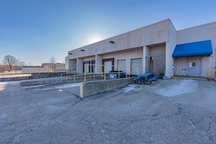 More Photos Of 1818 Milton Ave, Janesville Freestanding For Lease