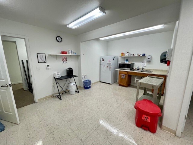 More Photos Of 1407 McCulloch Blvd N, Lake Havasu City Storefront Retail Office For Sale