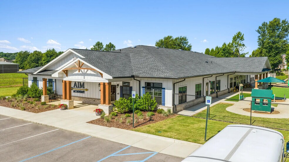 More Photos Of 11461 US 231, Meridianville Daycare Center For Sale