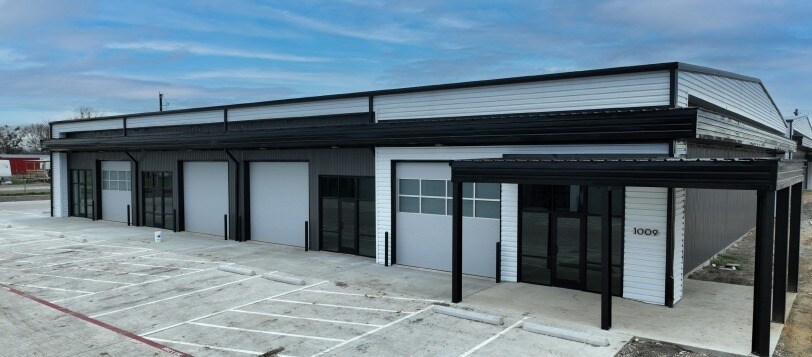 More Photos Of 1001 Industrial Way Dr, Anna Unknown For Lease