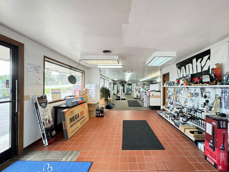 More Photos Of 275 S 7th Ave, Sequim Auto Repair For Sale