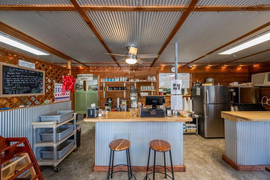 More Photos Of 2598 Tennessee Ave N, Parsons Storefront For Sale