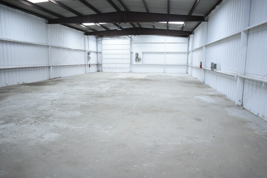 More Photos Of 1112 Kentucky Ave, South Houston Warehouse For Lease
