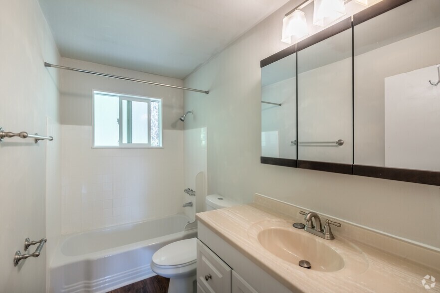 More Photos Of 2515 Thorndyke Ave W, Seattle Multifamily For Sale