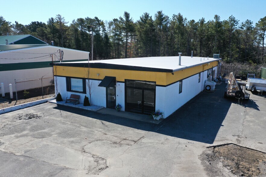 Primary Photo Of 3095 Cranberry Hwy, East Wareham Freestanding For Sale
