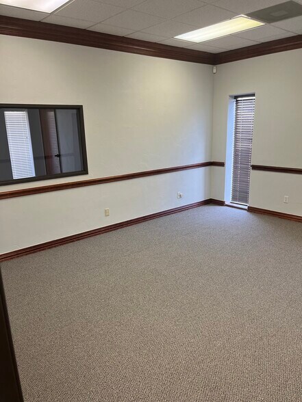 More Photos Of 4300 Garland Dr, Haltom City Warehouse For Lease