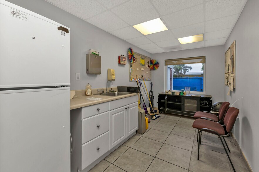 More Photos Of 128 W Charlotte Ave, Punta Gorda Office Residential For Sale