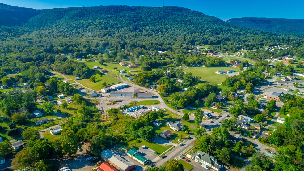 More Photos Of 15781 Rankin Ave, Dunlap Freestanding For Sale