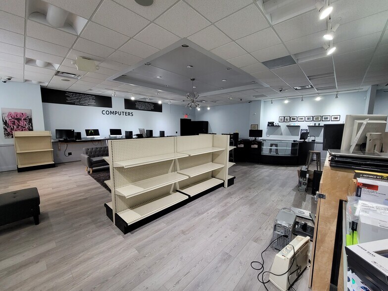 More Photos Of 2761 N High St, Columbus Freestanding For Lease