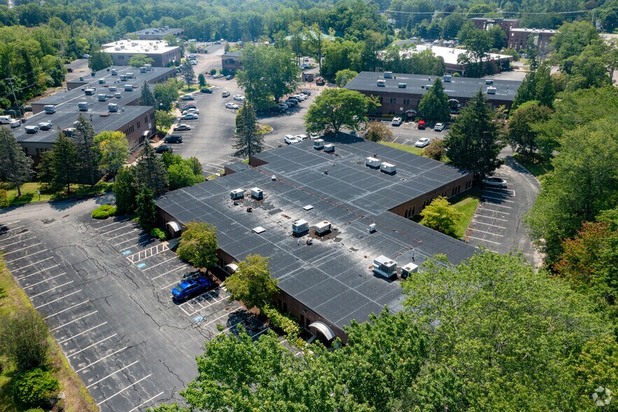 More Photos Of 6 Blackstone Valley Pl, Lincoln Medical For Sale