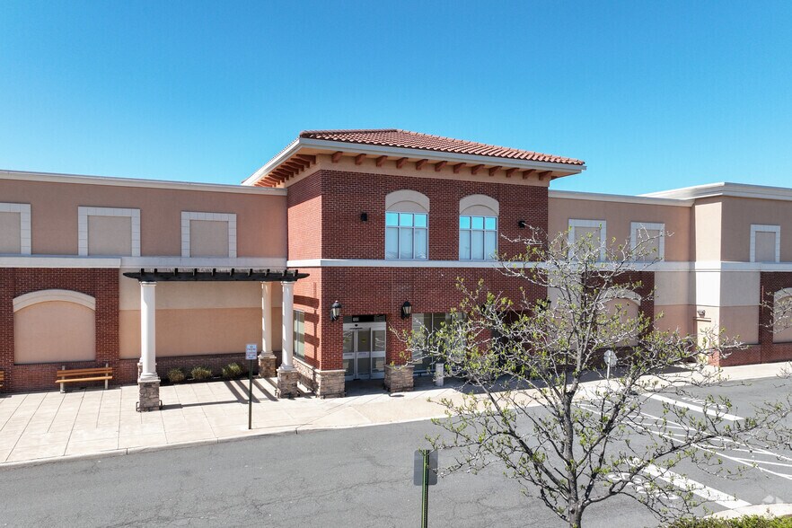 More Photos Of 43670 Greenway Corporate Dr, Ashburn General Retail For Lease