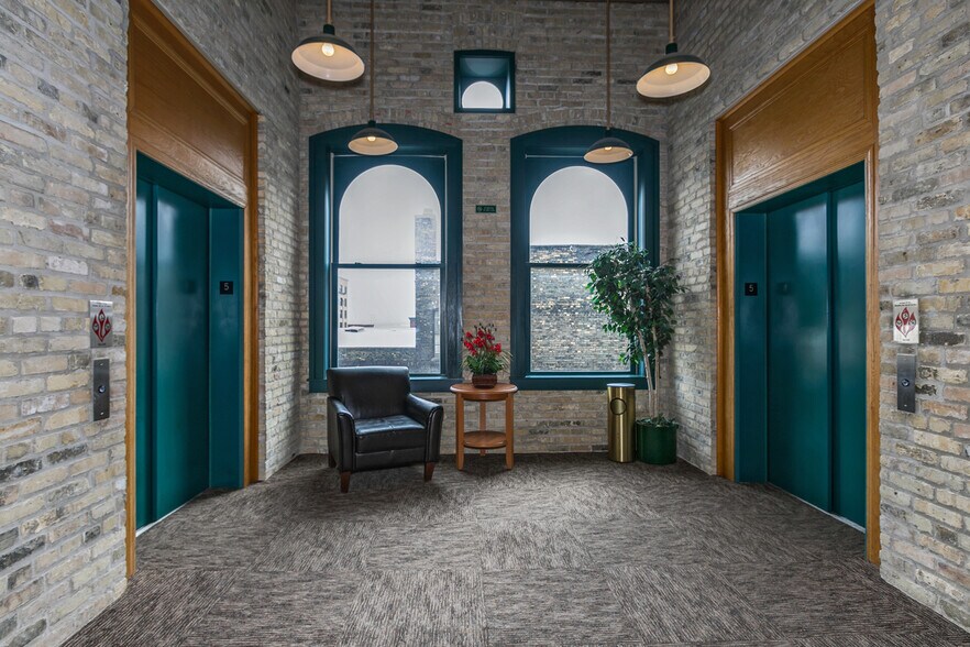 More Photos Of 413 Wacouta St, Saint Paul Office Residential For Lease