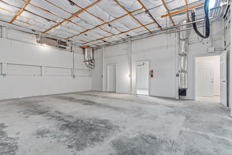 More Photos Of 9550 Main St, Penngrove Showroom For Sale