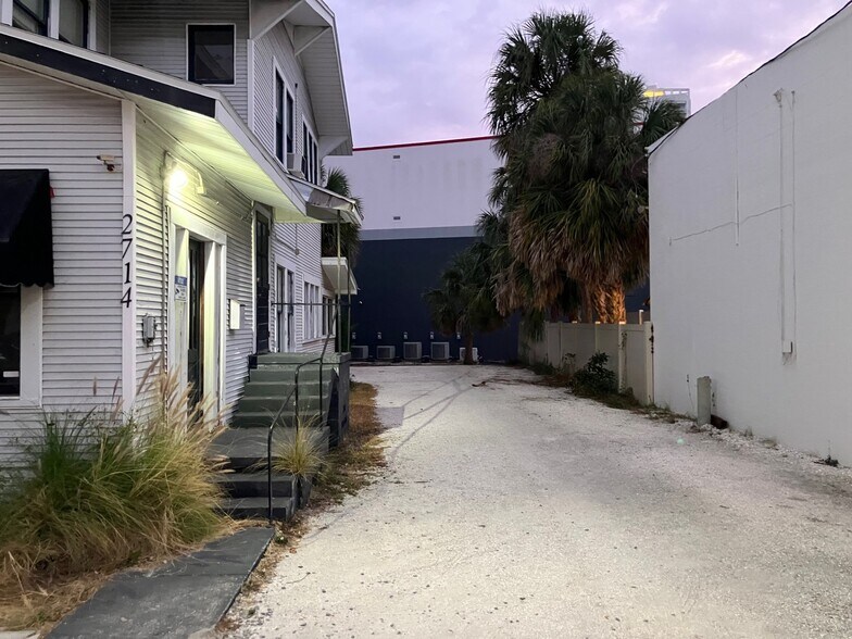 More Photos Of 2710-2714 S Macdill Ave, Tampa General Retail For Sale