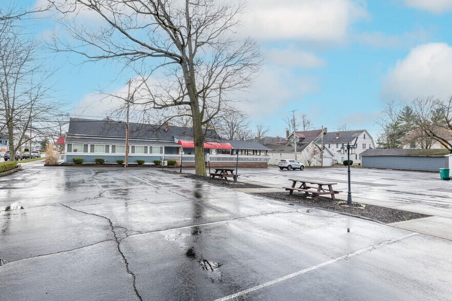 More Photos Of 227 E Cecil St, Springfield Restaurant For Sale