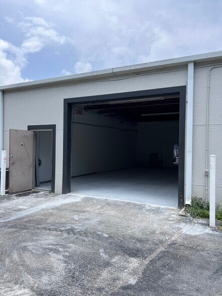 More Photos Of 28360 Old 41 Rd, Bonita Springs Showroom For Sale