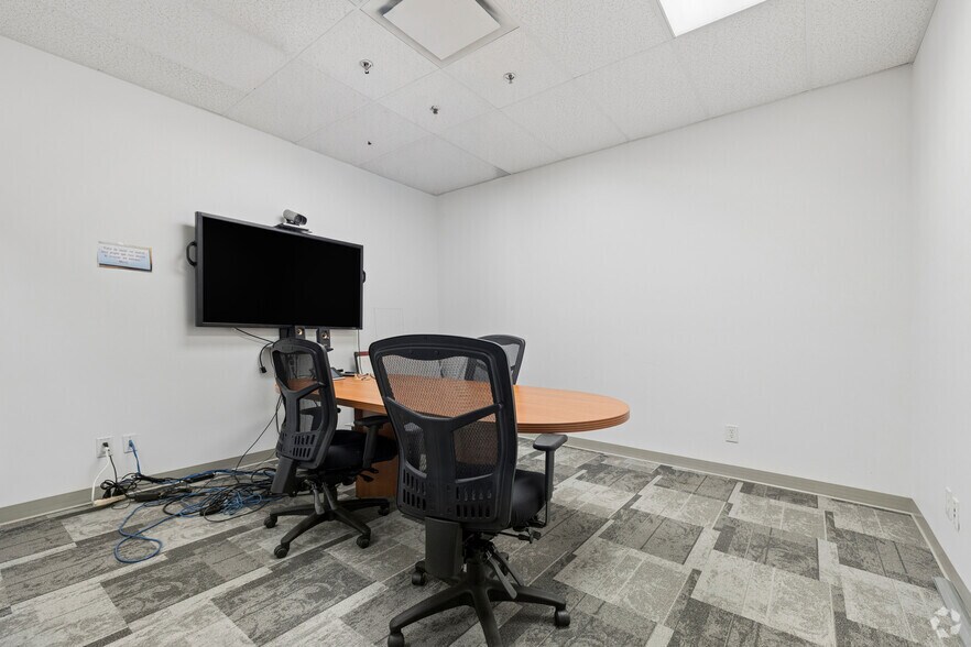 More Photos Of 1400 Av St-Jean-Baptiste, Québec Flex For Lease