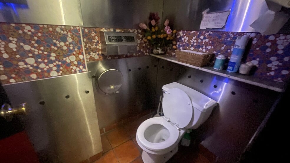 More Photos Of Manhattan Avenue Ave @ Norman Avenue, Brooklyn General Retail For Lease