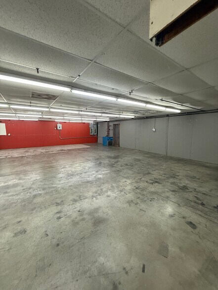 More Photos Of 2824 Anthony Rd, Burlington Manufacturing For Lease