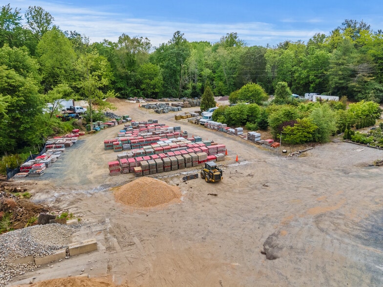 More Photos Of 11501 Popes Head Rd, Fairfax Garden Center For Sale