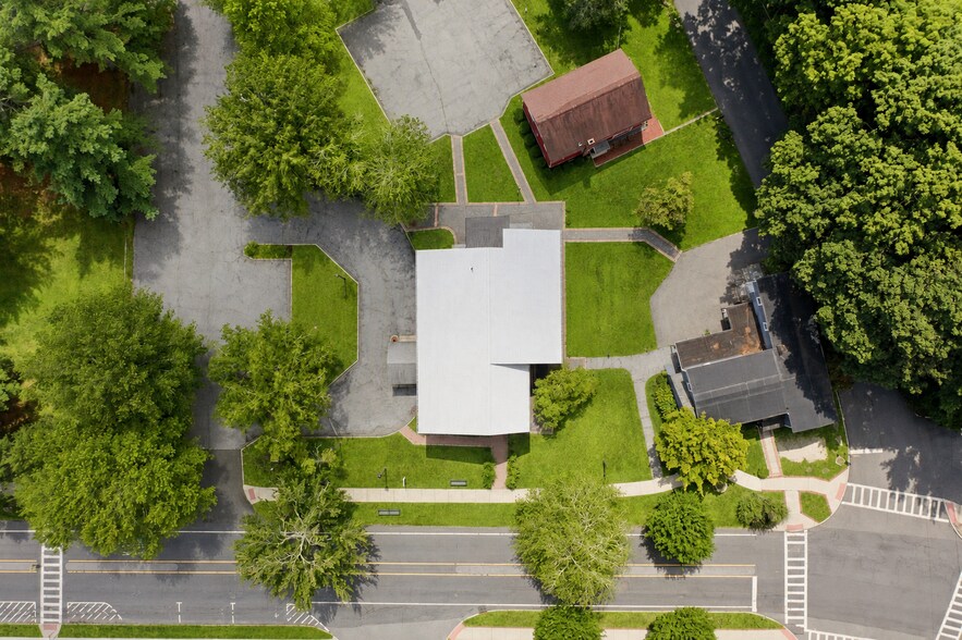 More Photos Of 56 Westchester Ave, Pound Ridge Freestanding For Lease