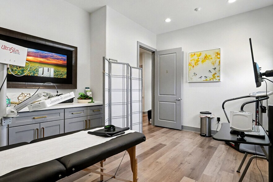 More Photos Of 205 Bella Katy Dr, Katy Medical For Lease