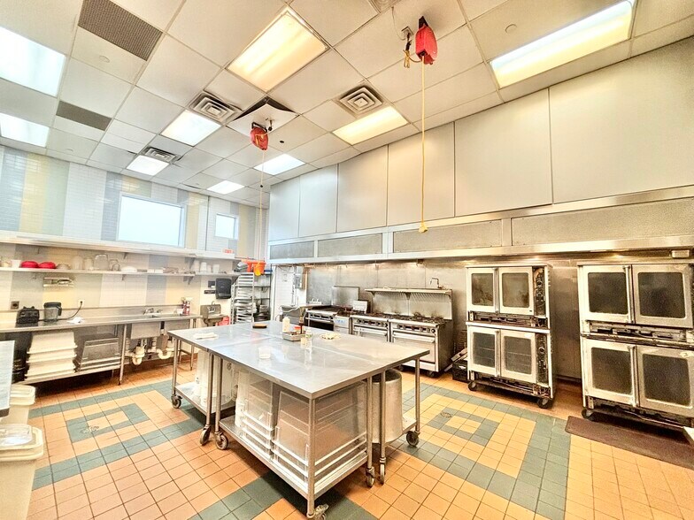 More Photos Of 47 Larkin St, Stamford Warehouse For Lease