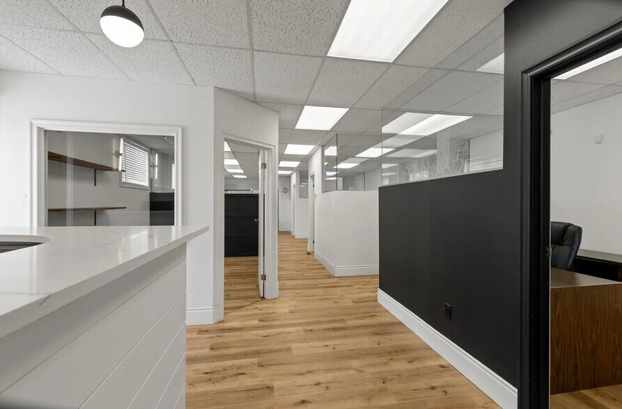 More Photos Of 696 Hamilton Rd, London Office For Lease