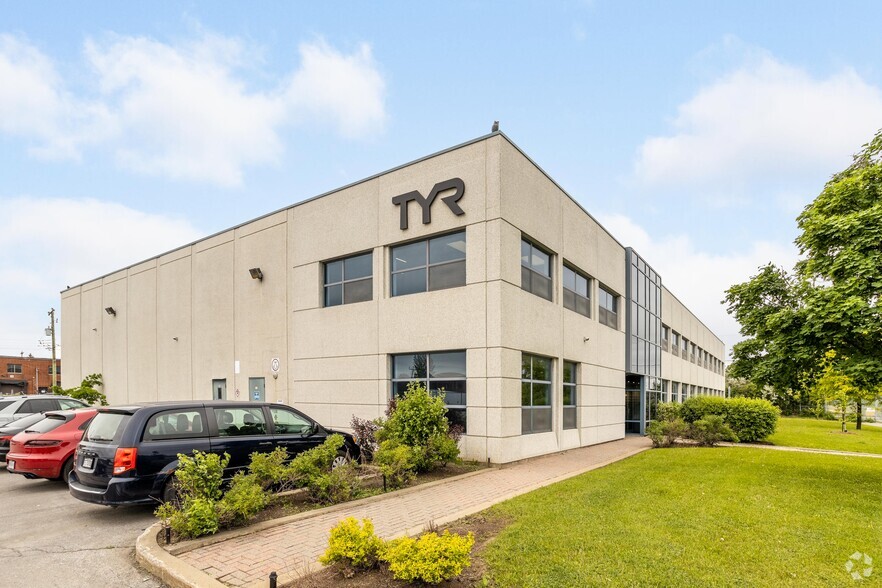 Primary Photo Of 30 Rue Montrose, Dollard-des-Ormeaux Warehouse For Sale