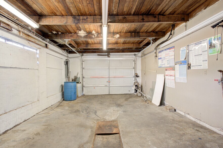 More Photos Of 1328 SE Stephens St, Roseburg Auto Dealership For Sale