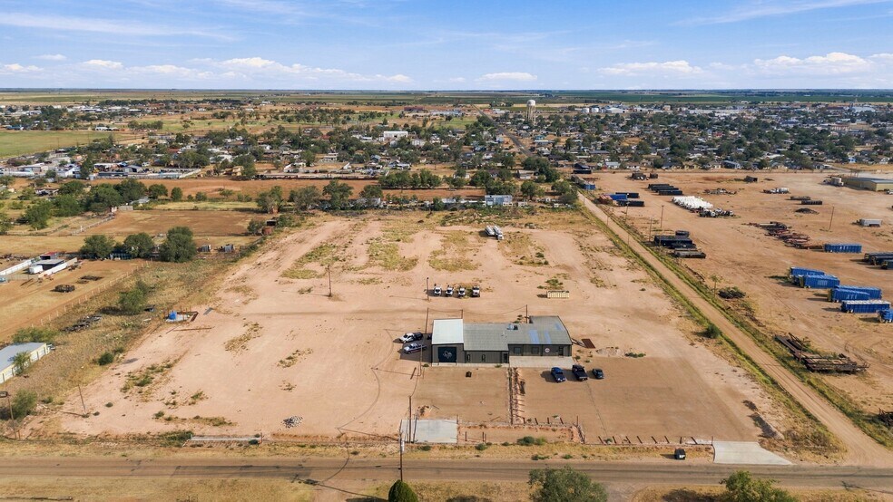 More Photos Of 1801 13th St, Levelland Light Distribution For Sale