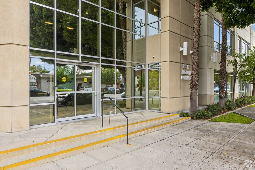 More Photos Of 2211 W Magnolia Blvd, Burbank Medical For Lease