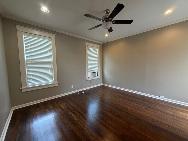 More Photos Of 28 S Idlewild St, Memphis Freestanding For Sale