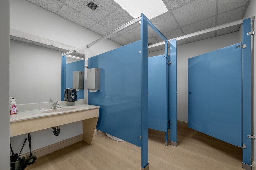 More Photos Of 2425 Regency Rd, Lexington Office For Sale